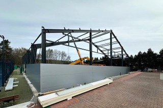 během výstavby sportovní haly