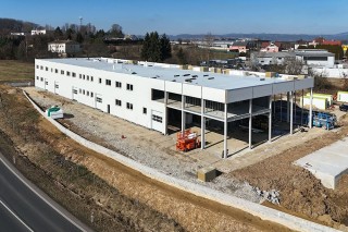 Autosalon od Unihal v Karlových Varech