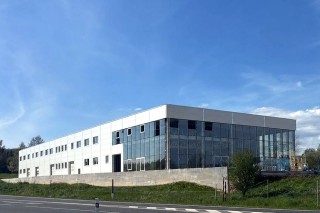 Dvoupodlažní montovaná hala