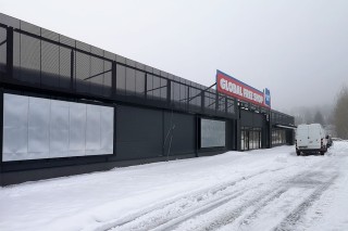 v průběhu výstavby haly