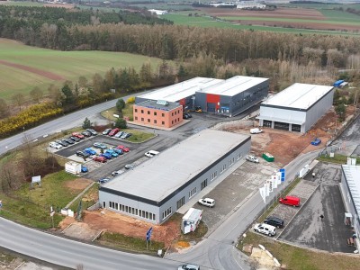 Průmyslový areál montovaných hal v Rakovníku: 3 haly pro různé provozy o celkové ploše 2 602 m²