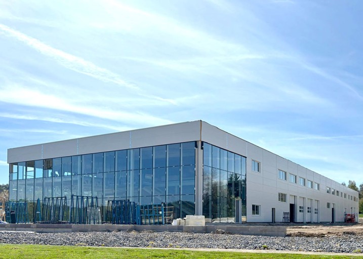 U Karlových Varů dokončujeme nové prémiové autocentrum