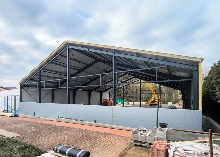 Realizujeme montovanou halu pro padel: moderní sportovní zázemí pro rychle rostoucí trend