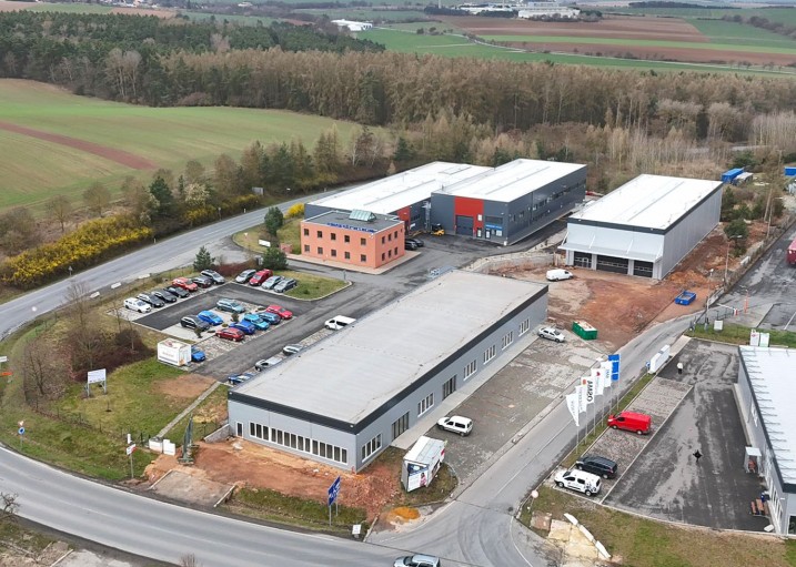 Průmyslový areál montovaných hal v Rakovníku: 3 haly pro různé provozy o celkové ploše 2 602 m²