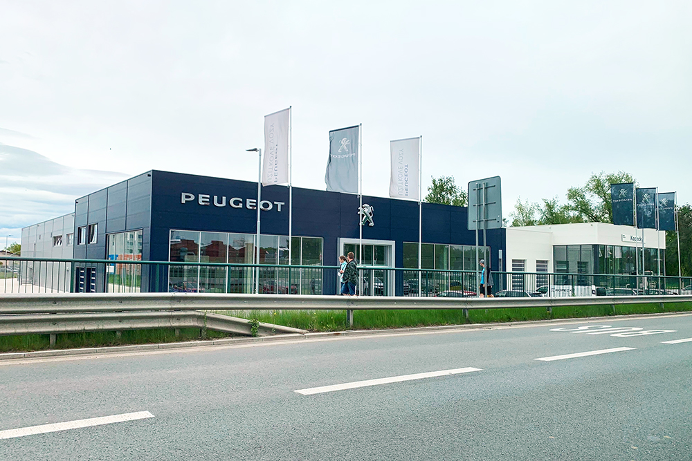 Luxusní autosalon Peugeot